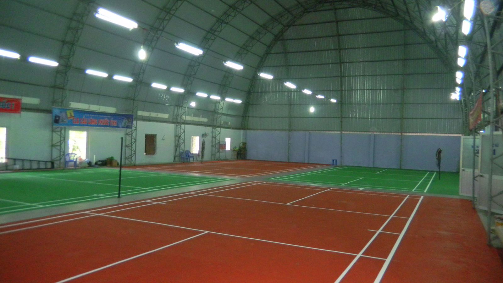 THI CÔNG SÂN CẦU LÔNG TIÊU CHUẨN